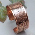 Large bracelet bouddhiste tibetain en cuivre Large bracelet bouddhiste tibetain en cuivre
