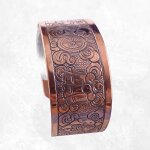Large bracelet tibetain en cuivre 8 signes auspicieux Large bracelet tibetain en cuivre 8 signes auspicieux
