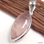 Pendentif quartz rose facetté marquise Pendentif quartz rose facetté marquise