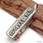 Pendentif tibtain ghau mantra de chenrezi