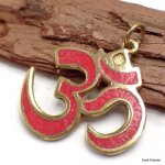 Pendentif tibtain om hindouiste laiton corail