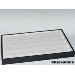 Ricestone 2f) plateaux 60 pendentifs, 24 x 35 cm.
