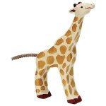 Figurine en bois b�b� girafe mangeant holztiger� 14cm - jouets en bois
