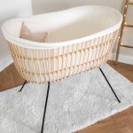 Berceau b�b� rotin java ? 40�80 cm ? fait main - habillage inclus ? pieds m�tal noir rotin blanchi