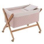 Berceau � pieds crois�s en bois de h�tre avec roulettes et matelas beige / rose