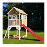 Cabane sur pilotis en bois avec toboggan et bac À sable rouge Cabane sur pilotis en bois avec toboggan et bac À sable rouge