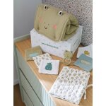 Coffret cadeau naissance 8 pi�ces : 1 hochet, 1 tapis � langer nomade, 5 lingettes, 1 pochette bayou