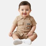 Ensemble chemiser et short b�b� gar�on imprim� col chemise beige