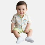 Ensemble chemisier et short gar�on imprim� logo col chemise vert