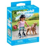 Jeune fille rolleuse avec retriever et accessoires 71739 multicolore