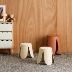 Lot de 2 tabourets empilables enfant polypropyl�ne et bouclette textur�e - niki kids beige