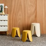 Lot de 2 tabourets empilables enfant polypropyl�ne et bouclette textur�e - niki kids moutarde