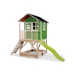 Maisonnette en bois sur pilotis avec bac � sable et toboggan vert