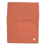Matelas � langer avec sa housse en double gaze de coton et sa serviette - uni sauge rouge