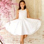 Robe de c�r�monie qui tourne en lin et hepburn blanc or