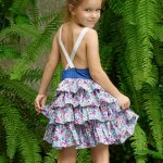 Robe salopette liberty � volants et bretelles gigi bleu demim violet