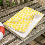 Serviette de bain / plage double gaze de coton imprim� jaune