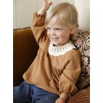 T - shirt bébé en jersey froissé avec col en crochet caramel T - shirt bébé en jersey froissé avec col en crochet caramel