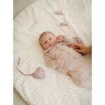 Tapis d'veil en gaze de coton dtails en tissu liberty rose ple