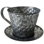 Cache pot de pleurs en zinc vieilli en forme de tasse Cache pot de pleurs en zinc vieilli en forme de tasse