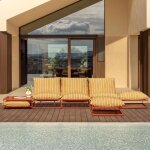 Ensemble de jardin avec canapé modulaire 3 pièces, table d'appoint et 2 poufs convertibles amaro jaune ... Ensemble de jardin avec canapé modulaire 3 pièces, table d'appoint et 2 poufs convertibles amaro jaune ...