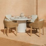 Ensemble table ronde �120 cm en ciment namara et 4 chaises de jardin avec accoudoirs en bois d'acacia ...