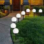 Lot de 2 lampes solaires d'extérieur a led alimentées par globe, etancles pour jardin, terrasse, allée, ... Lot de 2 lampes solaires d'extérieur a led alimentées par globe, etancles pour jardin, terrasse, allée, ...