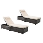 Lot de 2 transats coussins beiges en r�sine tress�e avec tablette lat�rale punta cana