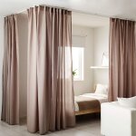 Montage sur rail de rideau au plafond Montage sur rail de rideau au plafond