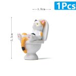 Ornement de chat assis sur les toilettes, artisanat l'inventaire, figurine d'auckland, jouets de paysage, ...