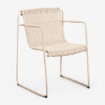 Pack de 4 chaises de jardin empilables avec accoudoirs en rotin synth�tique et acier revia tapioca beige ...