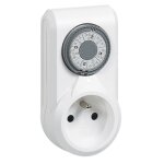 Programmateur m�nager hebdomadaire legrand avec fiche 2p + t et socle 2p + t