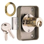 Serrure de meuble à cylindre à paillettes 5303 - diamètre 25mm vachette Serrure de meuble à cylindre à paillettes 5303 - diamètre 25mm vachette