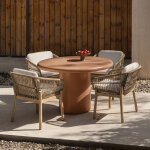 Set de table ronde �120 cm en ciment namara et 4 chaises de jardin avec accoudoirs en bois d'acacia karvia ...