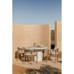 Set de table ronde �120 cm en ciment namara et 4 chaises de jardin avec accoudoirs en bois d'acacia uleno ...
