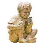 Statue de jardin d'un enfant avec des lucioles solaires, pot en r�sine, statue gar�on et fille, parterre ...