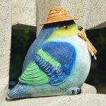 Statue de jardin d'un gros oiseau avec un chapeau de paille, la statue d'extérieur la plus mignonne, ... Statue de jardin d'un gros oiseau avec un chapeau de paille, la statue d'extérieur la plus mignonne, ...