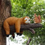 Statue de jardin en rsine reprsentant un paresseux et un ecureuil, un paresseux drle faisant la sieste ...