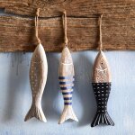 Dcoration poissons en bois  suspendre gardon