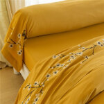 Drap plat en percale brod�e ile sacree jaune ocre