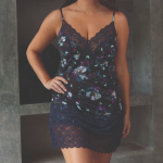 Nuisette noire  motifs fleuris