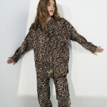 Pantalon large juicy - anlie léopard en coton noir olia Pantalon large juicy - anlie léopard en coton noir olia