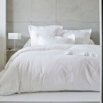 Parure divine drap plat 240x300, 2 taies d'oreiller 65x65, drap housse 140x190 - blanc