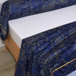 Parure drap plat 240 x 300 cm + 2 taies 65 x 65 satin elixir indigo Parure drap plat 240 x 300 cm + 2 taies 65 x 65 satin elixir indigo