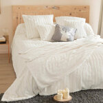 Plaid imitation fourrure blanc cru