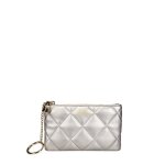 Pochette grise mtallique effet matelass