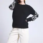 Pull col rond broderie maches noir en cachemire bleu marine