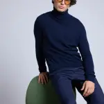 Pull col roul bleu marine en cachemire