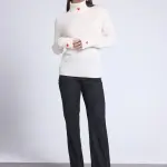 Pull col roule coeur broderie blanc en cachemire