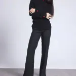 Pull col roule coeur broderie noir en cachemire bleu marine